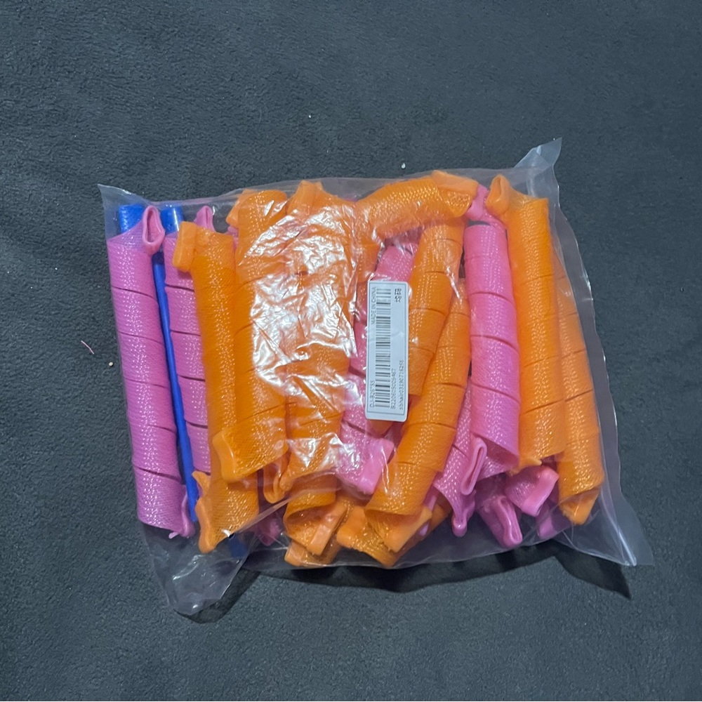 ⭐️ 3/$10 ⭐️ 26 Pieces Heatless Hair Curlers - Picture 2 of 4